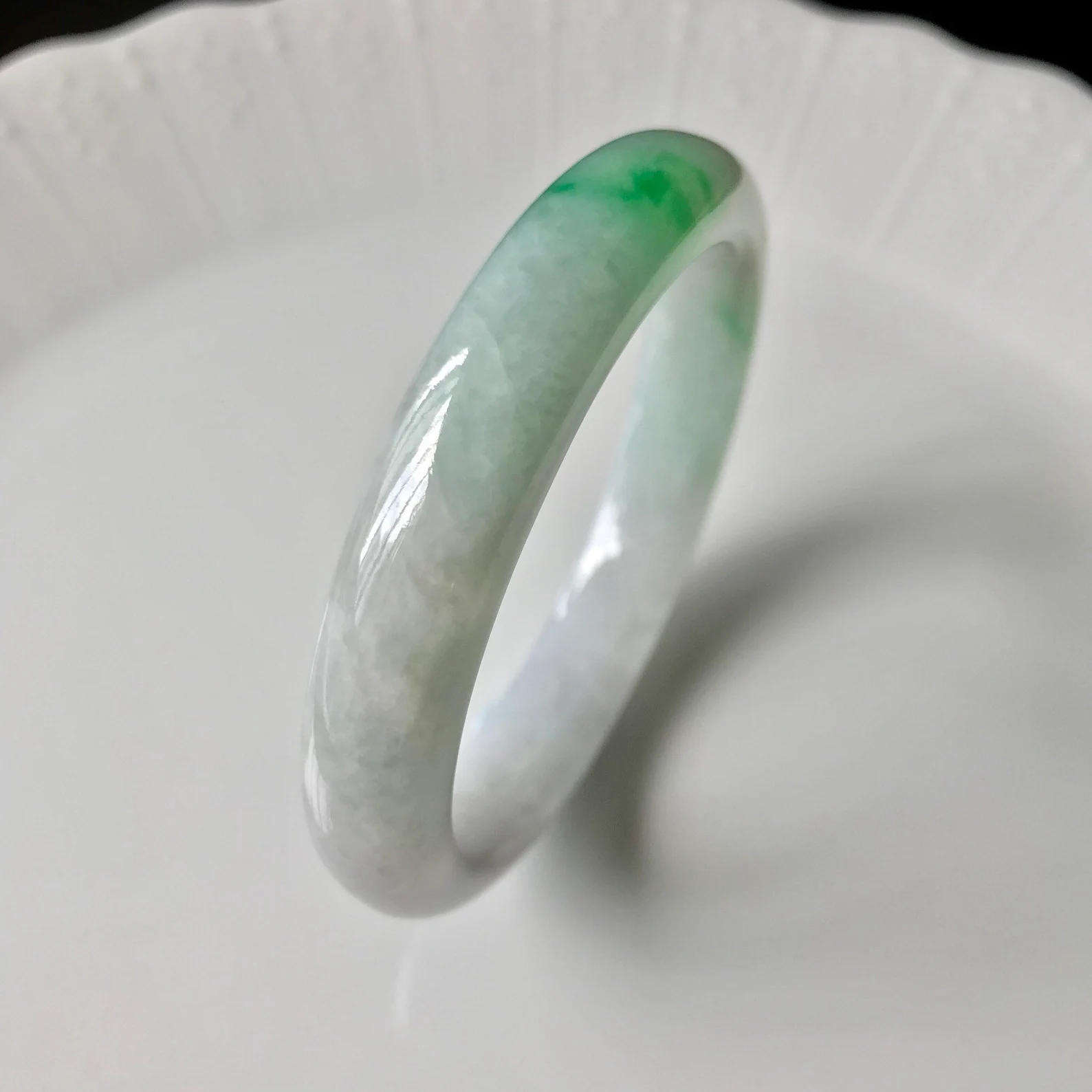 翡翠手镯手机原片:俯拍正面
