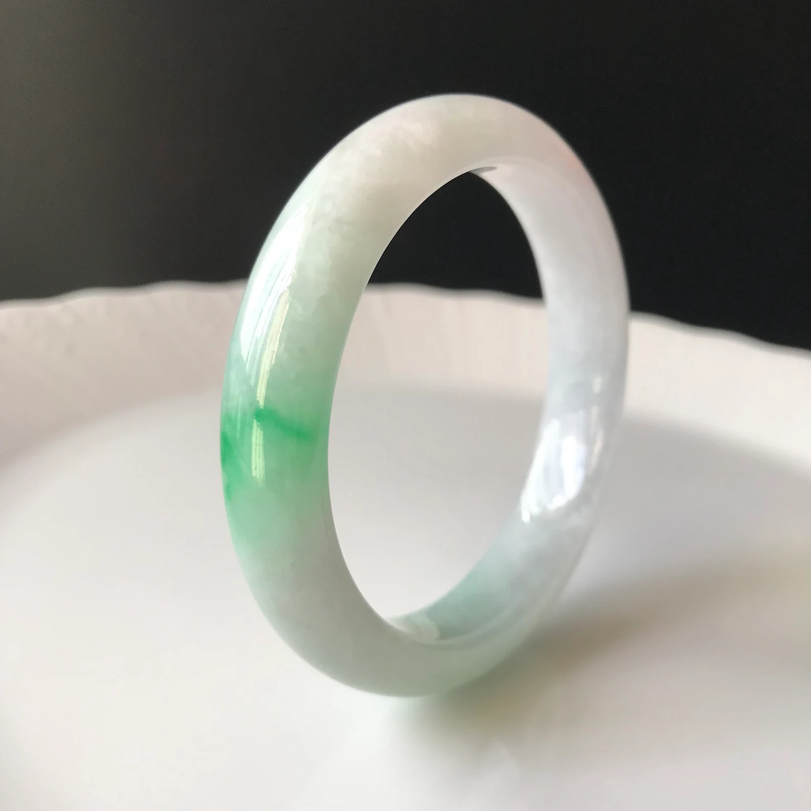 翡翠手镯手机原片:自然光实拍